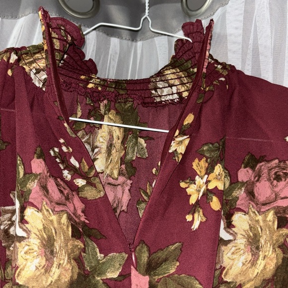 Beautiful floral crop blouse!  Simply elegant! - Picture 6 of 6